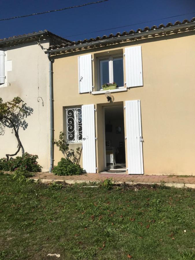 Charmant Studio meublé Montignac-Charente Exterior foto